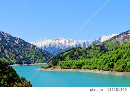 5月の黒部ダム　　　信州の自然　　　信州の風景　　　信州の景色 138381569