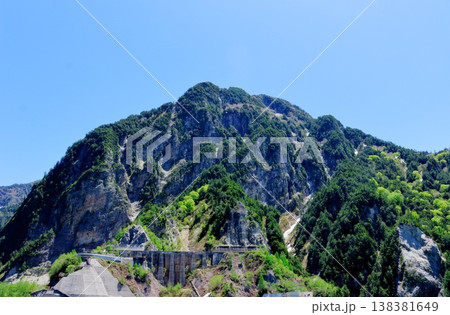 5月の黒部ダム　　　信州の自然　　　信州の風景　　　信州の景色 138381649