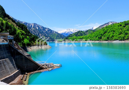 5月の黒部ダム　　　信州の自然　　　信州の風景　　　信州の景色 138381693