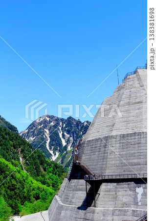 5月の黒部ダム　　　信州の自然　　　信州の風景　　　信州の景色 138381698