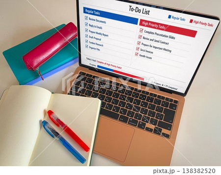 タスク管理とデスク作業 138382520