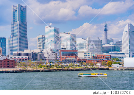 (神奈川県)横浜みなとみらい・横浜港 行き交う船 (神奈川県)横浜みなとみらい・横浜港 行き交う船 138383708