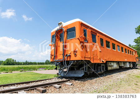 北海道帯広市　幸福駅構内に保存されているキハ22系238号 138383763