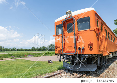 北海道帯広市　幸福駅構内に保存されているキハ22系238号 138383765