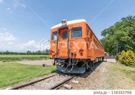 北海道帯広市　幸福駅構内に保存されているキハ22系238号 138383766