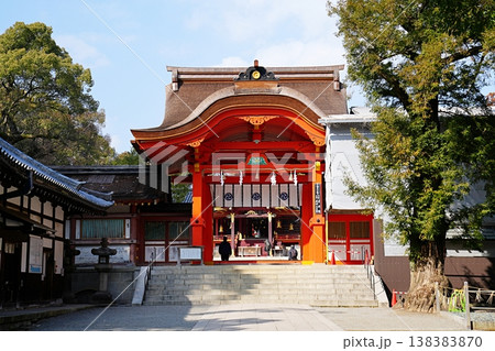 京都　八幡市　石清水八幡宮　南総門と本殿（初春） 138383870