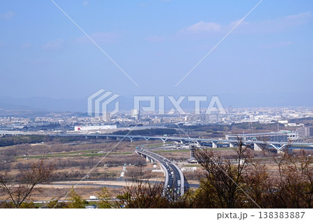 京都　八幡市　淀川三川合流域と長岡京・京都市街地（伏見等）（男山展望台から）（初春） 138383887