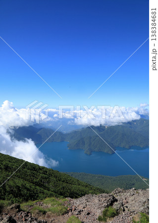 夏の男体山の山頂からの風景 ( 中禅寺湖 / 2023年7月 / 栃木県 日光市 ) 夏の男体山の山頂からの風景 ( 中禅寺湖 / 2023年7月 / 栃木県 日光市 ) 138384681