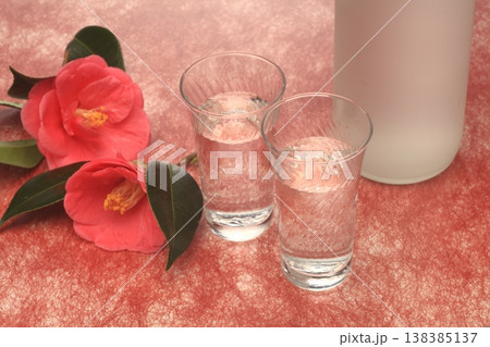 日本酒と雪椿 138385137