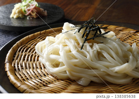 ざるうどんと薬味 138385638