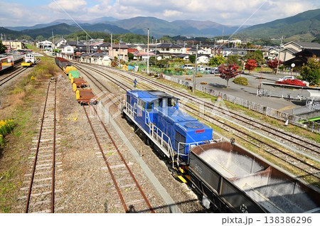 三陸鉄道リアス線の最南端駅 盛駅の石灰石輸送列車 138386296