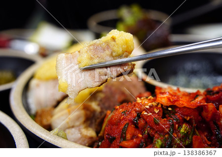 Korean Boiled Pork Belly (Bossam) with Garlic Topping and Kimchi Korean Boiled Pork Belly (Bossam) with Garlic Topping and Kimchi 138386367
