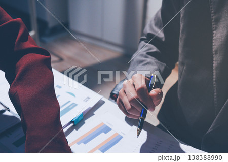 Diverse business people having a team meeting in an office Diverse business people having a team meeting in an office 138388990