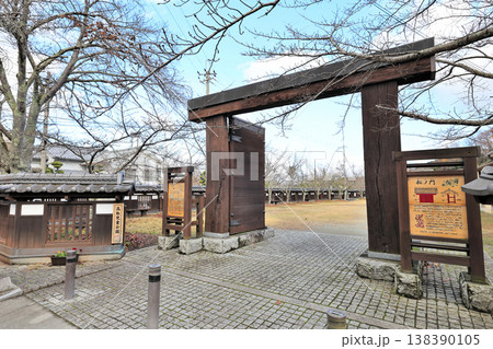 大和国 「高取城」城下町の様子と移築された松ノ門 大和国 「高取城」城下町の様子と移築された松ノ門 138390105