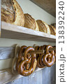 手作りパンが並ぶパン屋さん（ブーランジュリー） 138392240