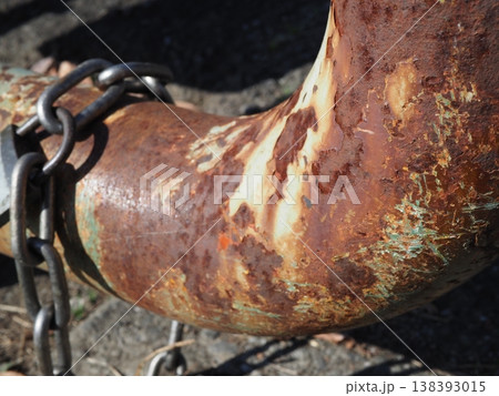 錆びた鎖　コピースペース　サビの芸術　侘び寂びを感じて 138393015