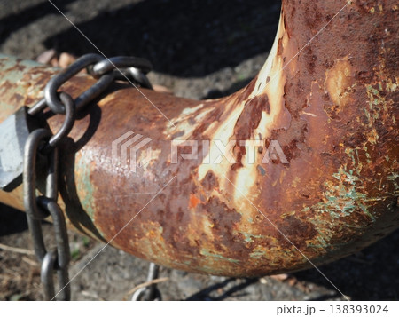 錆びた鎖　コピースペース　サビの芸術　侘び寂びを感じて 138393024