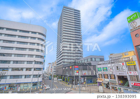 ザ・パークハウス川越タワーと川越駅西口の街並み【埼玉県川越市脇田本町】 138393095