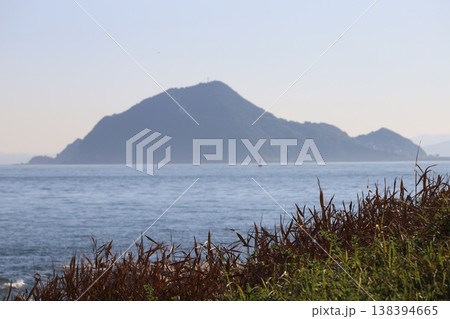 伊良湖岬（愛知県田原市）から見る神島 138394665