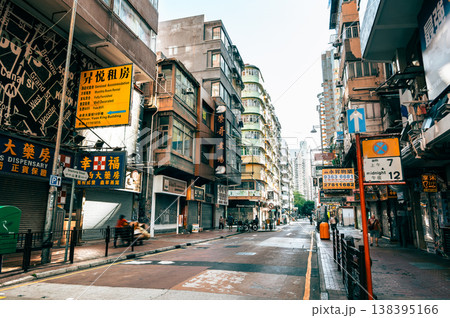 香港 九龍(クーロン)の裏通り 朝景 香港 九龍(クーロン)の裏通り 朝景 138395166
