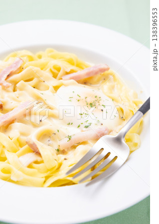 美味しいカルボナーラ 138396553