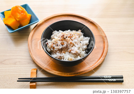 雑穀米で炊いたご飯 138397757