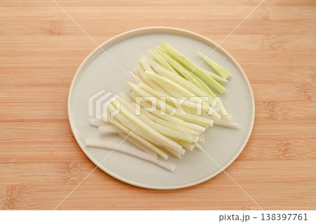 大根の皮の千切り 138397761