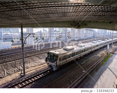 【JR宝塚線】伊丹・宝塚方面へ向かう丹波路快速 【JR宝塚線】伊丹・宝塚方面へ向かう丹波路快速 138398233