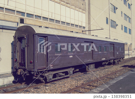 1985年 国鉄荷物車マニ36 2240 出雲市駅の記憶 1985年 国鉄荷物車マニ36 2240 出雲市駅の記憶 138398351
