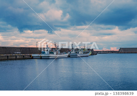 夜明けの能生漁港【糸魚川市能生】 138398639