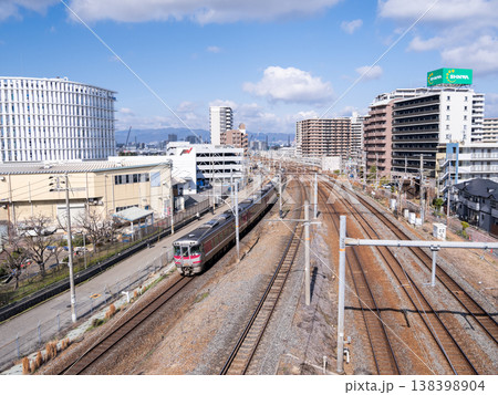 【JR神戸線】神戸・姫路方面へ向かう特急はまかぜ 【JR神戸線】神戸・姫路方面へ向かう特急はまかぜ 138398904