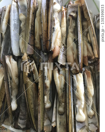 razor clams cooked on the grill with olive oil 138399033