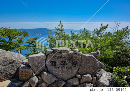 【宮島・弥山】山頂の巨大な奇岩と眼下に広がる瀬戸内海の多島美 138409163