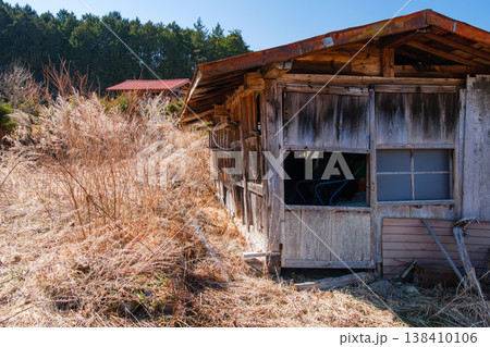 小屋の冬景色 138410106