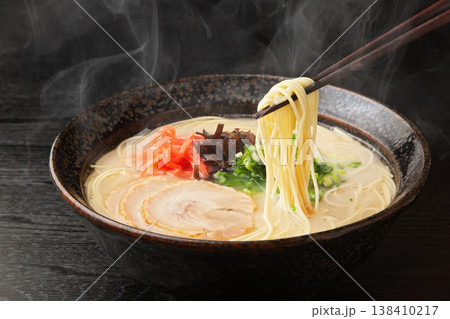 とんこつラーメン とんこつラーメン 138410217