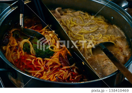 中華料理の火鍋 中華料理の火鍋 138410469