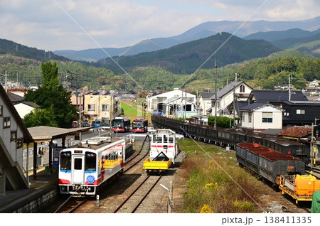 三陸鉄道盛駅 三鉄の列車と石灰石輸送列車 三陸鉄道盛駅 三鉄の列車と石灰石輸送列車 138411335