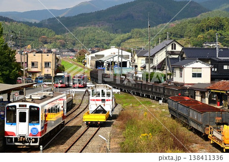 三陸鉄道盛駅 三鉄の列車と石灰石輸送列車 三陸鉄道盛駅 三鉄の列車と石灰石輸送列車 138411336