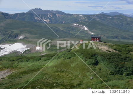 白雲岳避難小屋とトムラウシ山（北海道・大雪山） 138411849