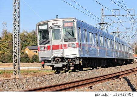 東武鉄道を走る試運転電車の車輌 東武鉄道を走る試運転電車の車輌 138412407