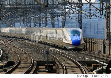 北陸・金沢へ…　北陸新幹線『E7系・W7系』大宮駅にて 138412559