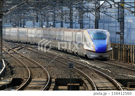 北陸・金沢へ…　北陸新幹線『E7系・W7系』大宮駅にて 138412560