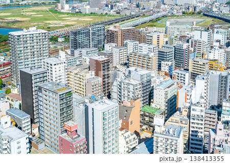 【神奈川県】川崎市役所の展望台から見える川崎駅周辺の街並み 138413355
