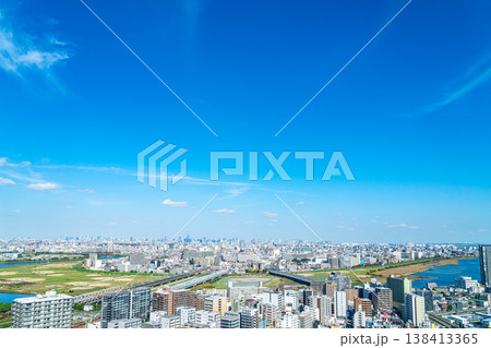 【神奈川県】川崎市役所の展望台から見える川崎駅周辺の街並み 138413365