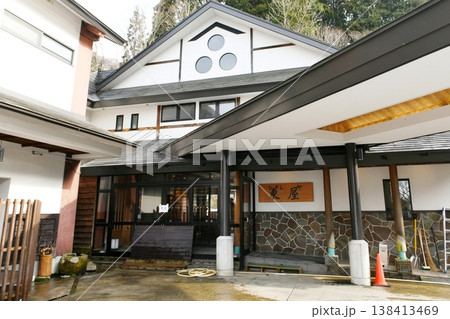 【米沢市 温泉地開湯以来の宿 白布温泉「東屋」エントランス】 【米沢市 温泉地開湯以来の宿 白布温泉「東屋」エントランス】 138413469