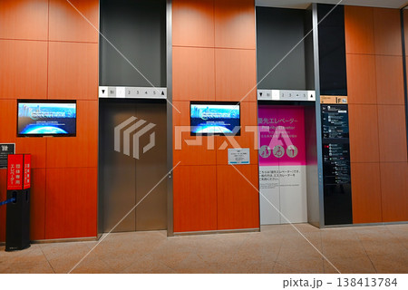 東京スカイツリー展望台入口行きエレベーター 東京スカイツリー展望台入口行きエレベーター 138413784