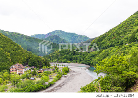 谷瀬のつり橋から見た景色（奈良県十津川村） 138413884