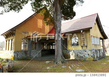 【喜多方市「日中線記念館(旧熱塩駅)」外観とエントランス】 138413891