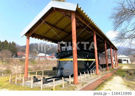 【喜多方市「日中線記念館(旧熱塩駅)」保存車両のラッセル式除雪車と客車】 138413990