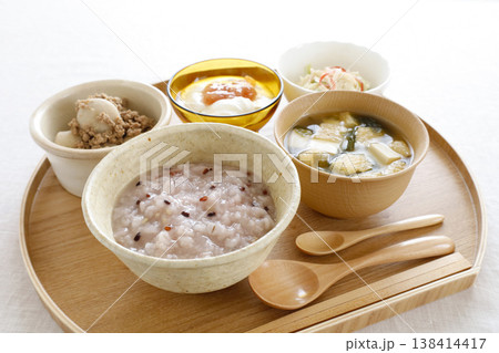 お粥と体にやさしいメニューのお膳 138414417